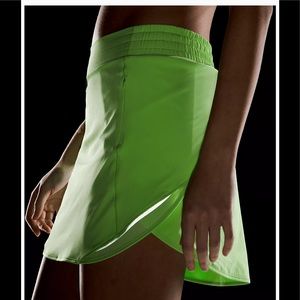 💚LULULEMON HIGH RISE HOTTY HOT SKIRT/SKORT *LONG-SCREAM GREEN LIGHT-10💚